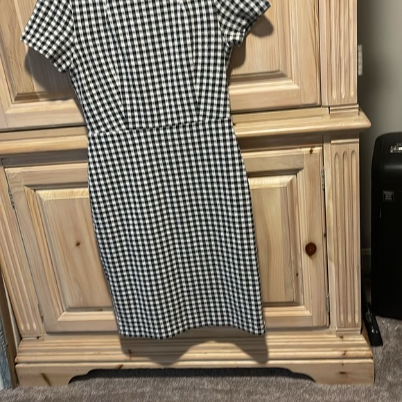ANN TAYLOR 2petite.NW/O tags.black & white plaid.Invisible zipper.kick pleat. - Picture 4 of 11